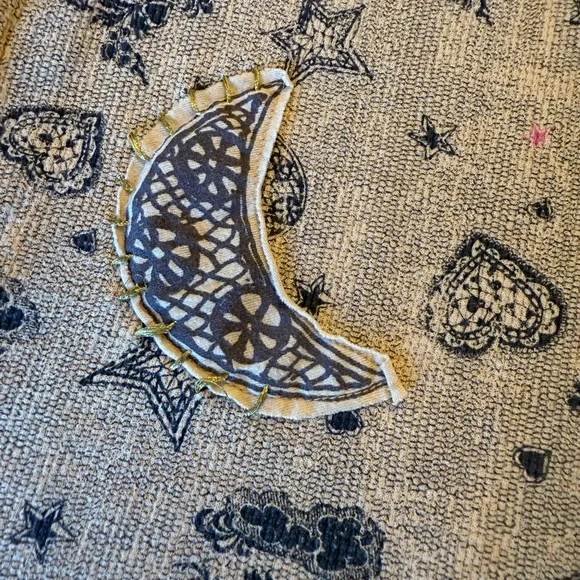 Scrapbook Beige Shirt with Black and Yellow Graphic - Picture 10 of 16